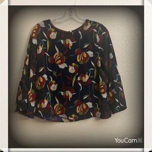 🌹🌸🌺W5 Concepts Bell Sleeve
Floral Blouse 
